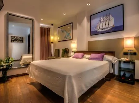 Boutique Olom - Only Adults Recommended Кадис